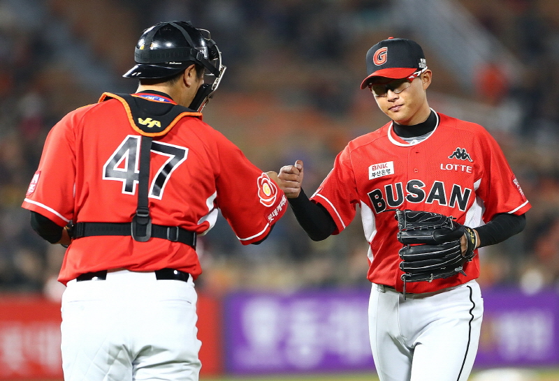 롯데, 동백 유니폼 온라인 예약 판매 (홈 개막전에 선보인 동백 유니폼 4/7~4/12 예약주문)